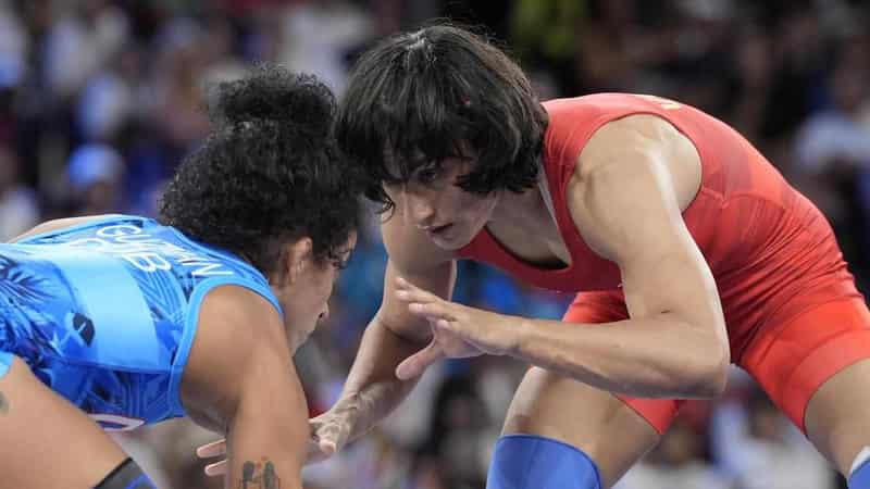 Wrestler Phogat disqualified from gold-medal bout