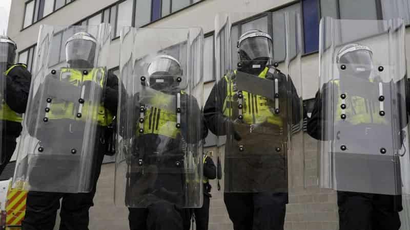 UK govt urges police to stay vigilant following riots