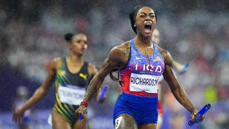 Relay glory and debacle for American sprinters in Paris