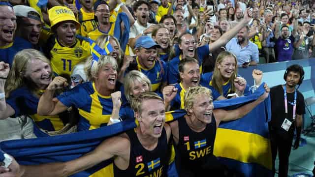 Swedes beat Germany for beach volleyball gold in hurry