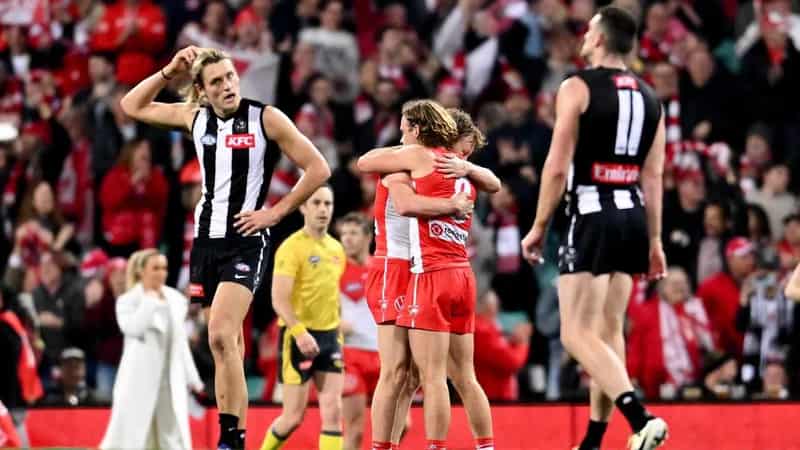 Swans' coach fires up over 'extraordinary' Magpie call