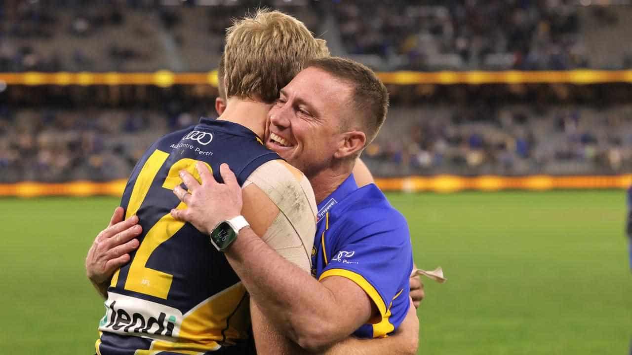 Eagles skipper backs Schofield as coach hunt continues