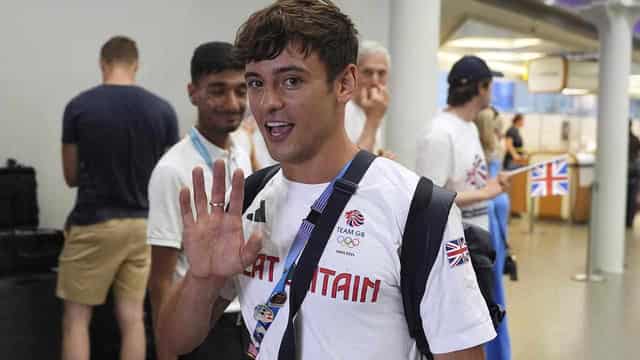 Five-time Olympic diving medallist Daley steps down