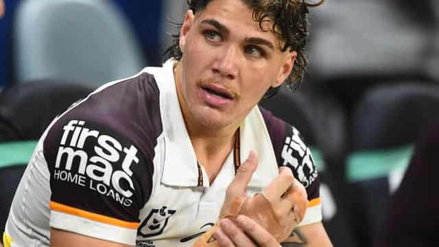 Broncos star Walsh requires surgery on broken hand