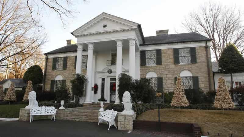 Woman charged in brazen plot to auction Graceland