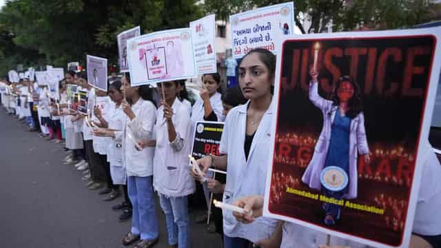 Many Indian doctors end strike over student's murder