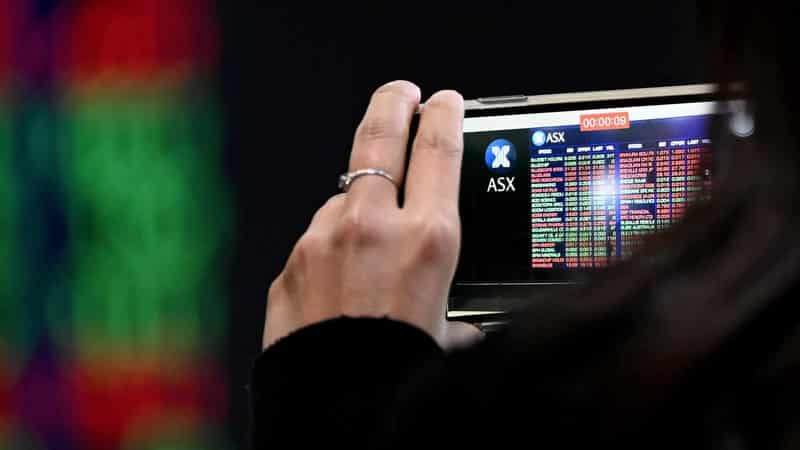 Aussie shares edge higher as winning streak hits seven