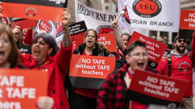 Threat to target Labor MPs over stalled TAFE pay deal