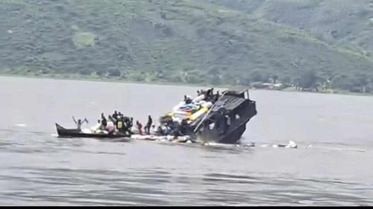 Twenty dead, hundreds missing in Congo boat accident