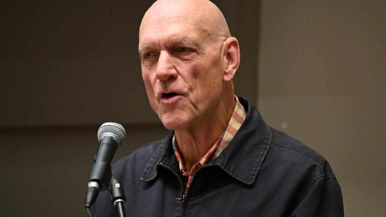 Peter Garrett to conduct review into cancelled concert