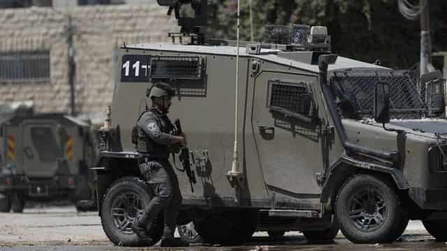 Israeli troops kill Palestinian fighters inside mosque