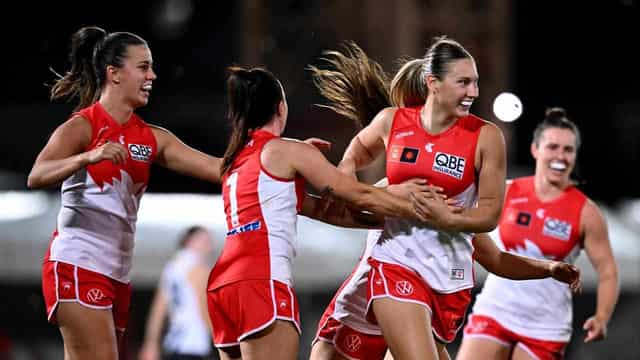 Molloy, McEvoy star as Swans beat Pies in AFLW opener