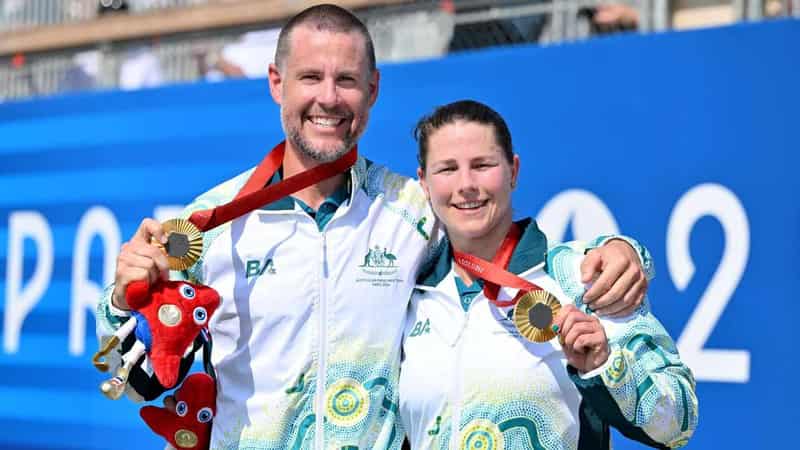 Rowing gold one of 10 Aussie medals amid phone scandal