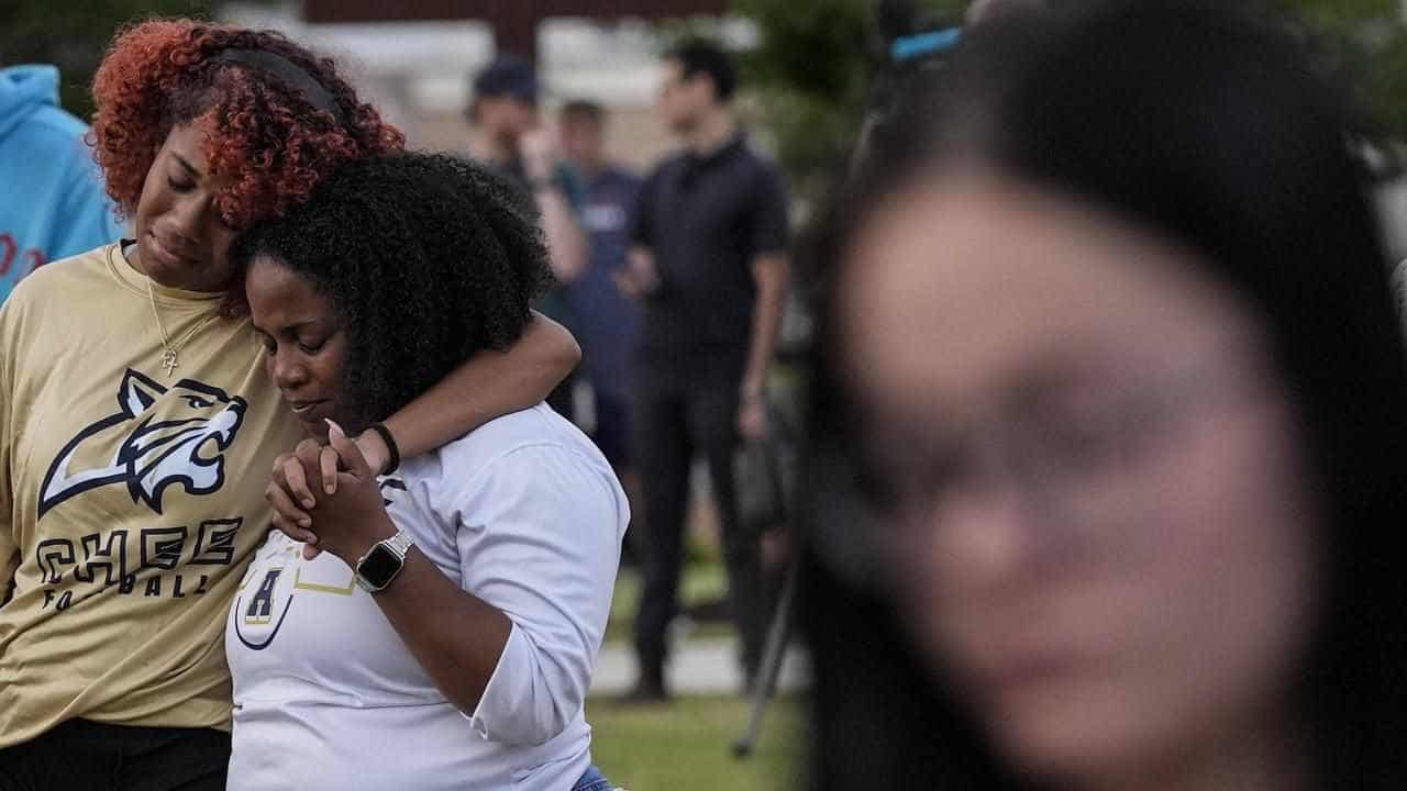 Boy, 14, charged after four dead in US school shooting