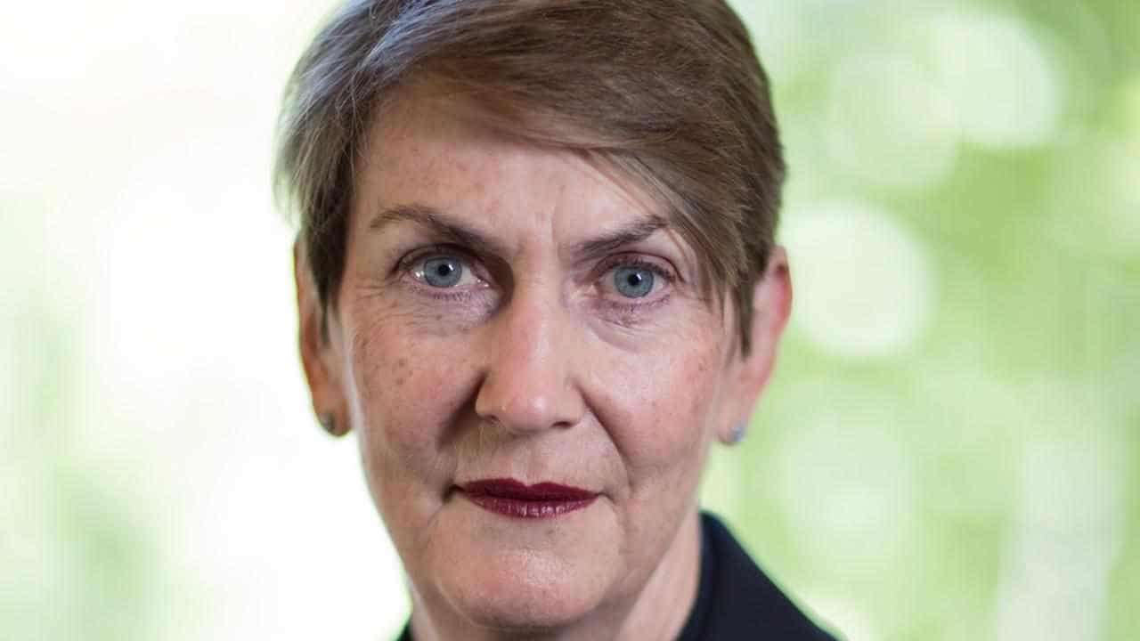 'Inspiring' chief justice announces retirement