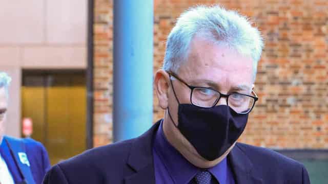 Sentence cut for ex-deputy principal over teen sex chat