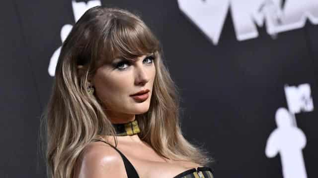 Taylor Swift ties with Beyonce after sweeping VMAs