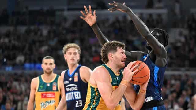 Perth in the box seat to keep NBL's HoopsFest