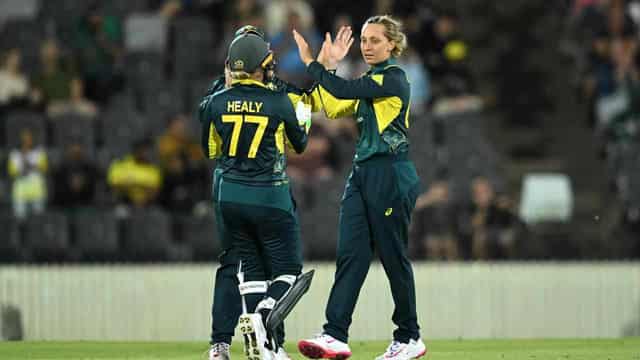 Aussies apply brakes, Kiwis sink to ninth-straight loss