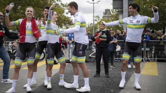 Brown leads Australia to world mixed relay cycling gold