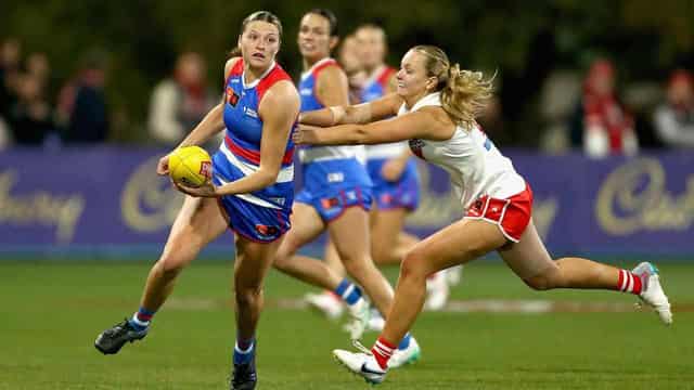 Morphett hurt again as Dogs down Swans in AFLW