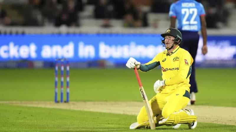 English cheer and boo as Aussies slump on Lord's return