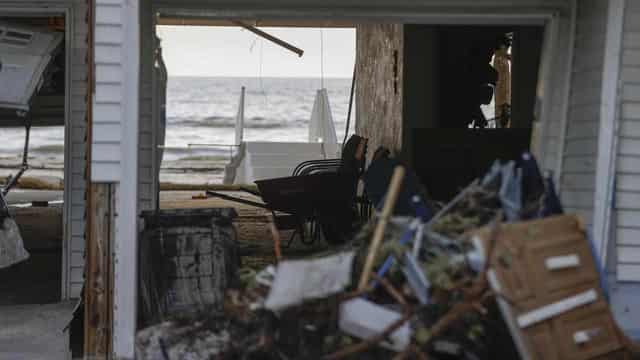 At least 90 dead as US recovers after Hurricane Helene