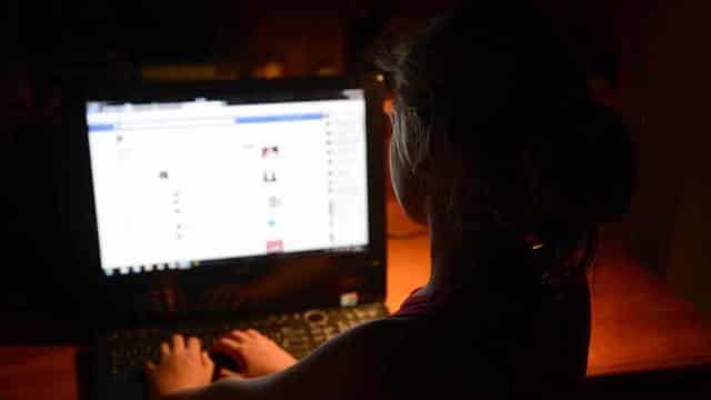 Parent groups urge total ban on child social media use