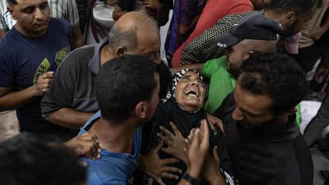 Dozens killed in Gaza as Israeli tanks raid south