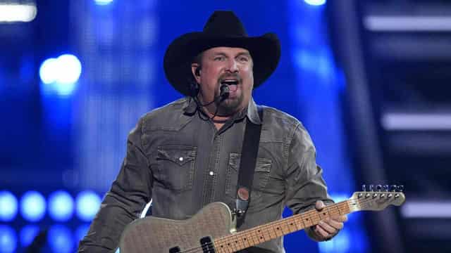 Country singer Garth Brooks accused of rape in lawsuit