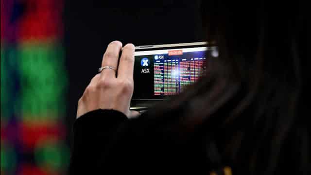 Aussie shares dip on Chinese stimulus disappointment