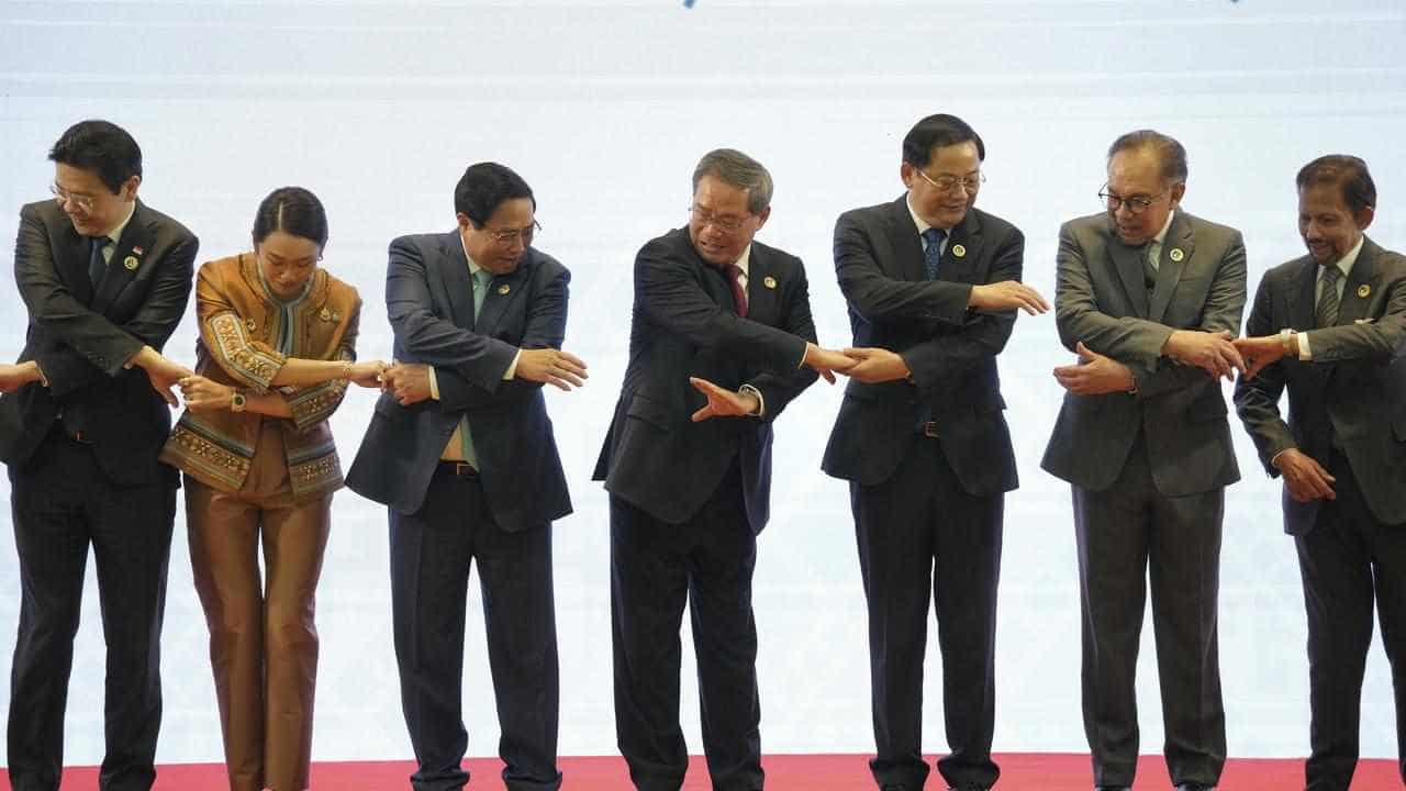 China seeks deeper economic ties with ASEAN at summit