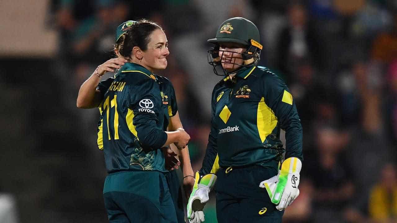 Injury-hit Aussies in SOS call to Heather Graham