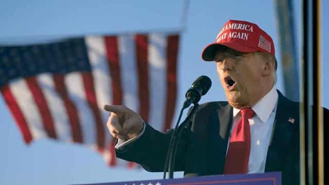 Man with loaded gun arrested near Trump rally