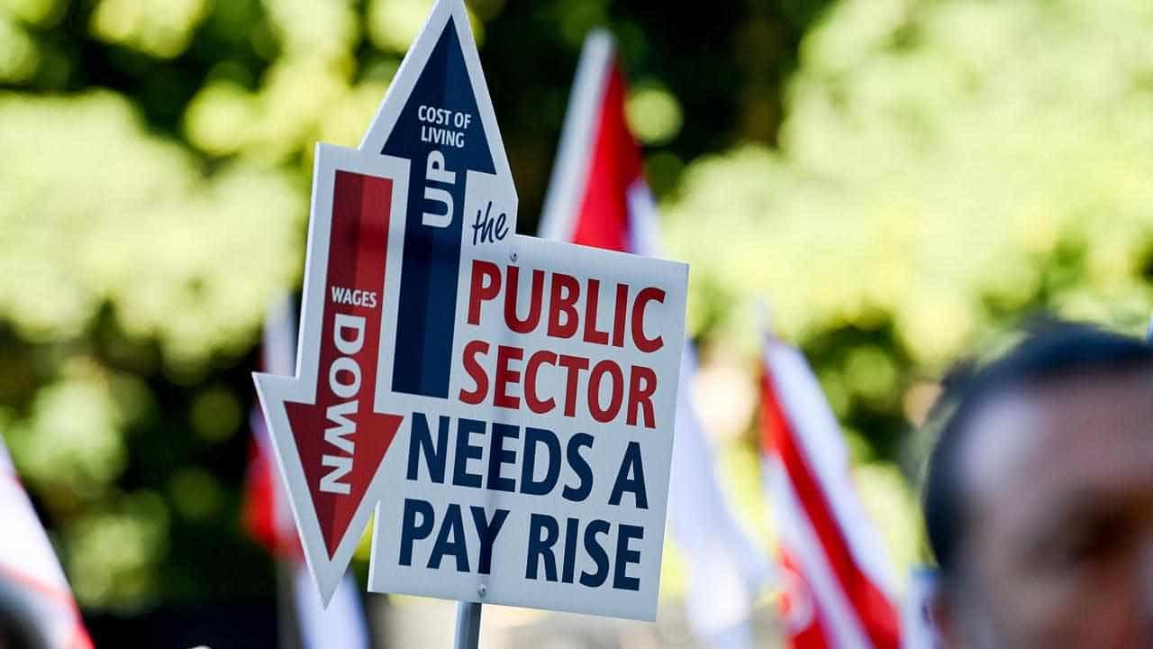 Public sector workers accept pay deal to end stand-off