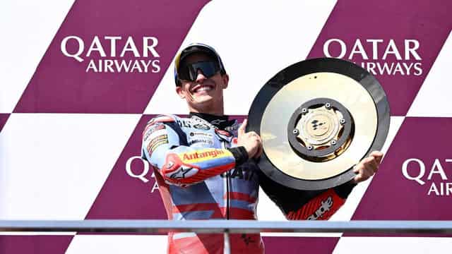 Marc Marquez rides out mozzie mishap to win Aussie GP