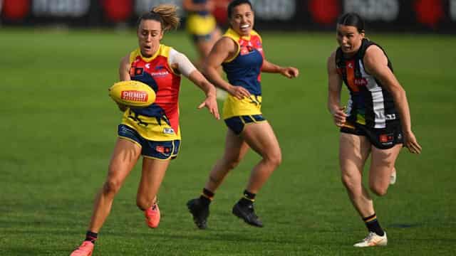 Crows beat Magpies after water pipe bursts at Vic Park