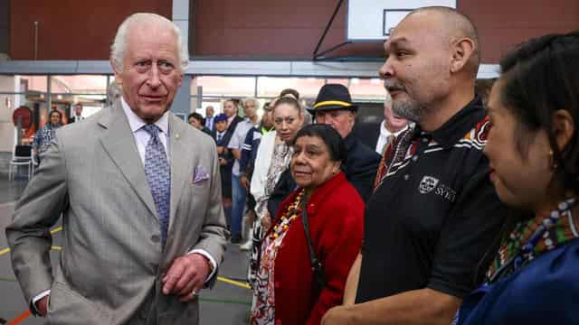 Hugs and misses as Indigenous elders repose royal rants