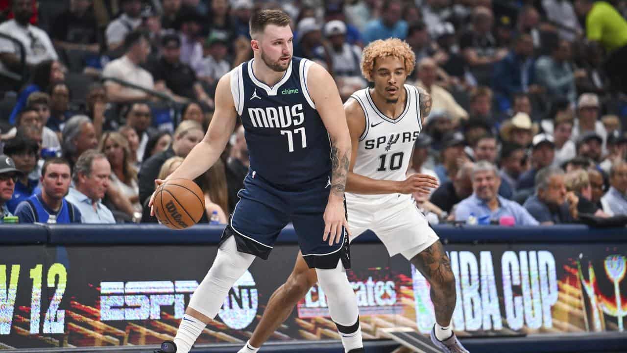 Thompson, Doncic combine to steer Mavs past Spurs