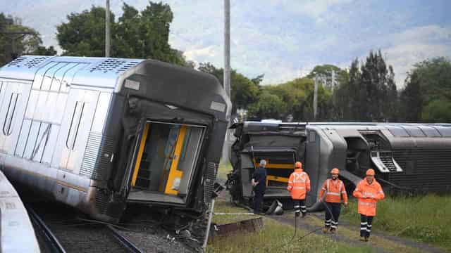 Emergency call not heeded before major train derailment