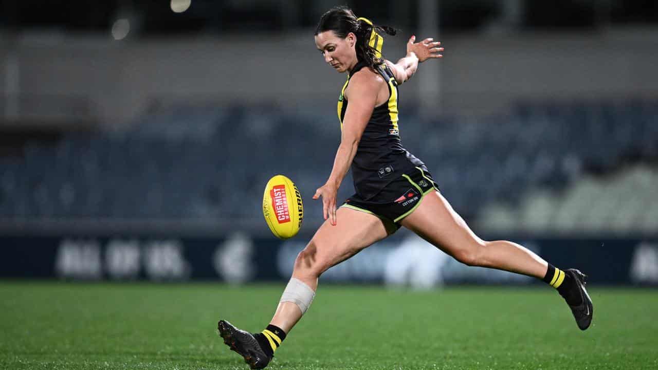 AFLW clears Sheerin of serious umpire contact charge