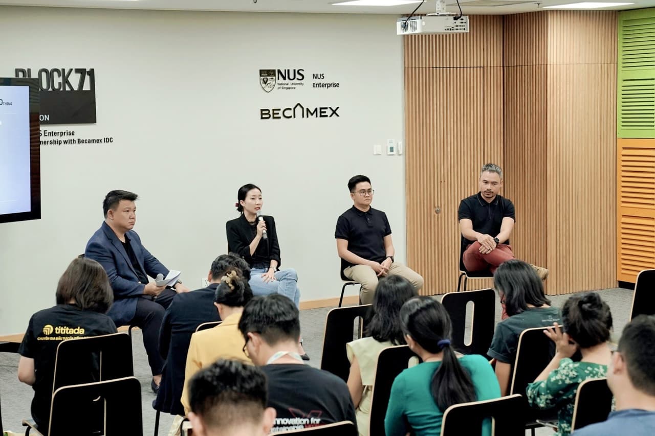 Emakase introduced Em Base Camp - an entrepreneur development program at "Source & Capital" Seminar