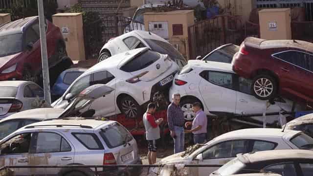 Search for bodies after flood claims 95 lives in Spain