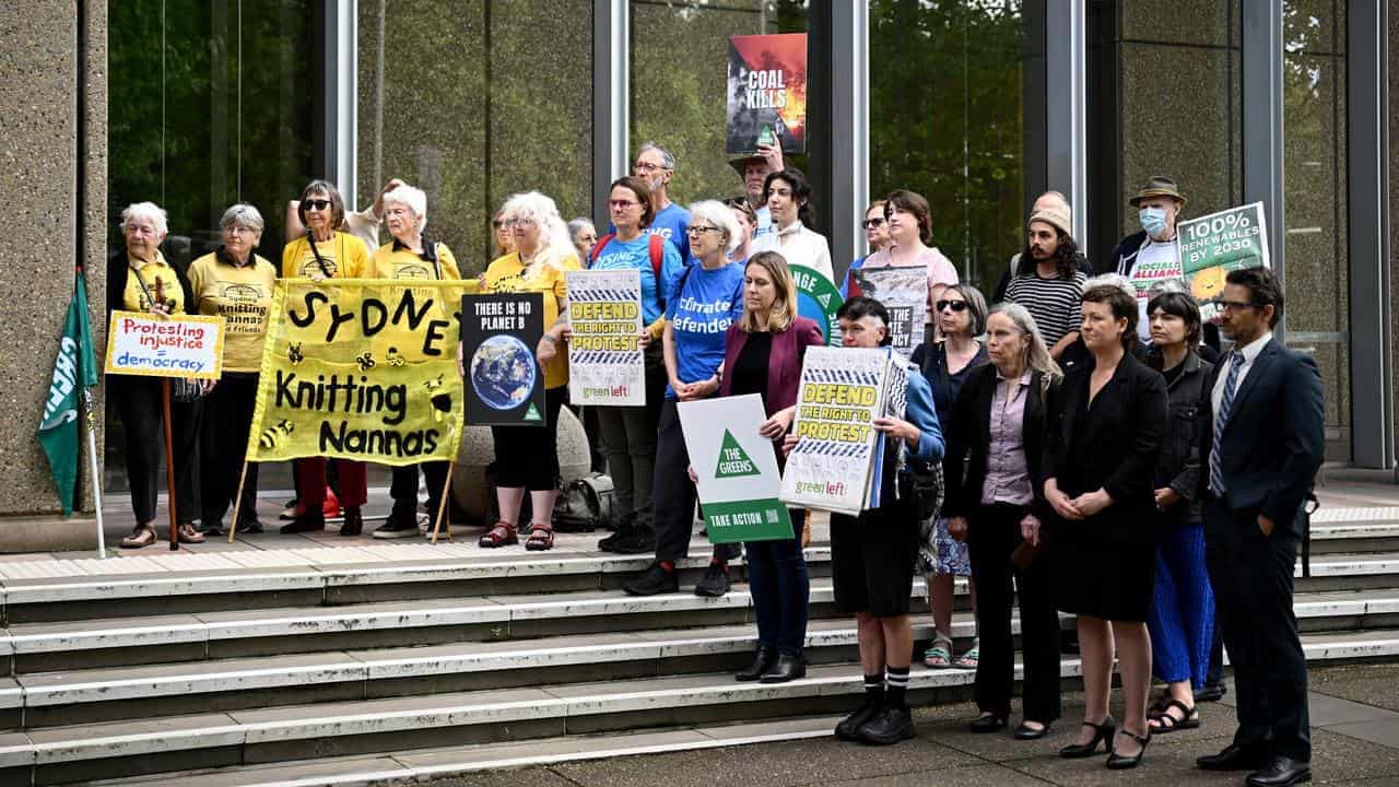 Coal-port protest could stop ships even if made illegal