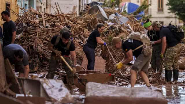 Massive flood recovery in Spain as death toll hits 211