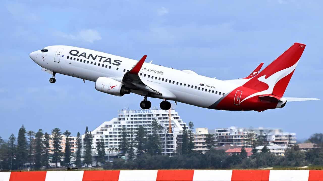 Bid to cancel flight upgrades for politicians takes off