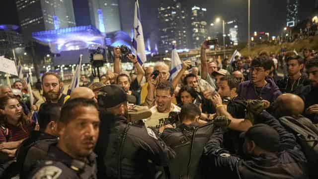 Israel PM sacks defence minister, igniting protests