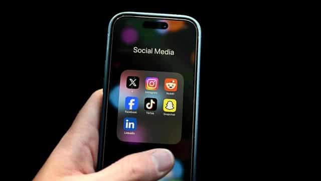 Social media ban 'unenforceable', experts say