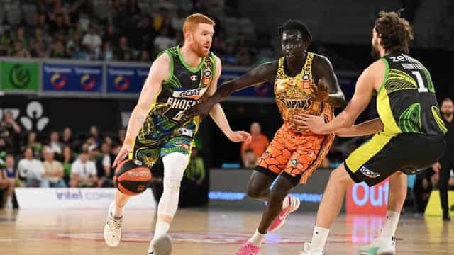 Glover posts career-high as Phoenix rise over Taipans