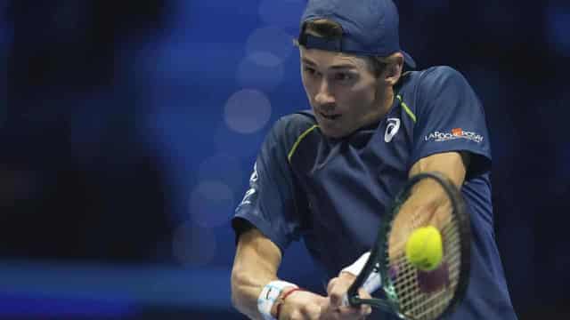 De Minaur blown away, Sinner wins again at ATP Finals